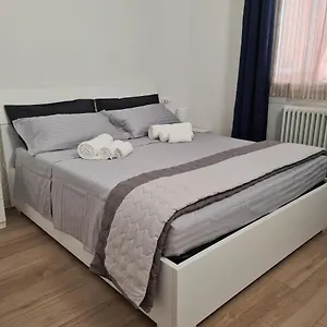 κάντε κράτηση εδώ
